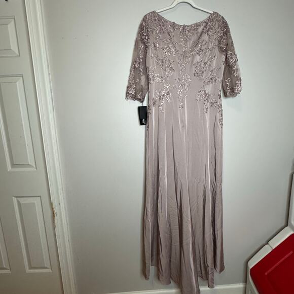 La Femme Light Mauve Jersey Gown Lace Bodice Boat Neck Long Dress Size 12 NWT - Picture 5 of 9